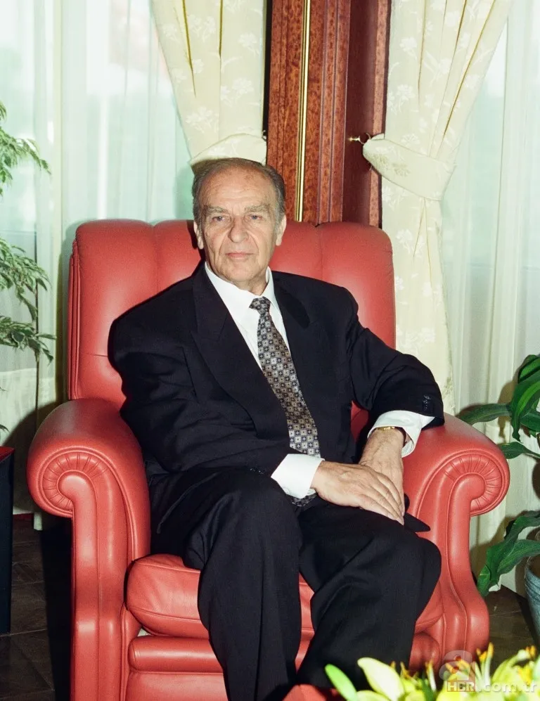 Bosna Hersek'in ilk Cumhurbaşkanı Merhum Aliya İzetbegoviç İslam düşmanlarına karşı bakın nasıl ant içmiş! 9