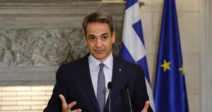 Yunanistan’da Miçotakis hedef tahtasında