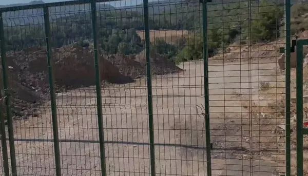 izmirin-chp-ile-sinavi-once-dikiliyi-susuz-birakti-simdi-de-karsiyakayi-copluge-cevirdi-1659425196855.jpg İzmir'in CHP ile sınavı! Önce Dikili'yi susuz bıraktı şimdi de Karşıyaka'yı çöplüğe çevirdi