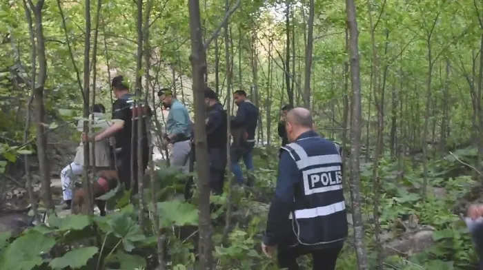 50-gundur-kayipti-kan-donduran-itiraf-geldi-sopayla-doverek-oldurup-ucurumdan-attilar-1716404234426.jpg 50 gündür kayıptı kan donduran itiraf geldi: Sopayla döverek öldürüp uçurumdan attılar - 2