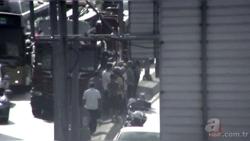 Sefaköy'de iki metrobüs çarpıştı! İşte kaza yerinden görüntüler 10