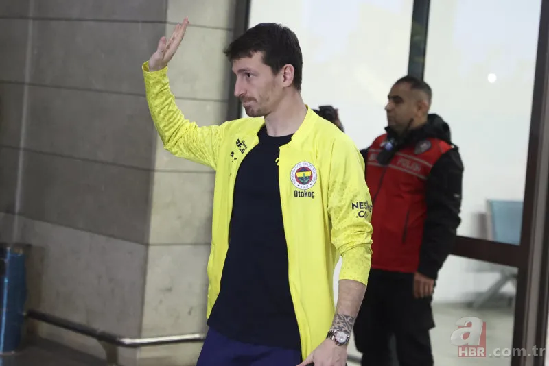 Yıldız isim Fenerbahçe'den ayrılıyor! İşte yeni takımı 12