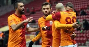 Aslan Göztepe’yi üç golle geçti