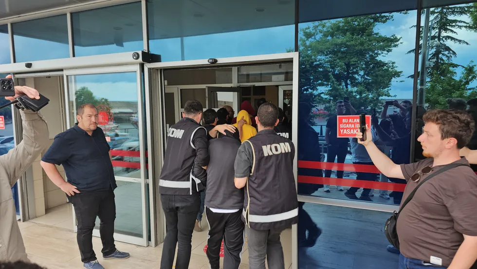 Rüşvet şüphelisi doktor kürtaj için 10 bin ile 100 bin lira arasında değişen miktarlarda para istemiş - 2