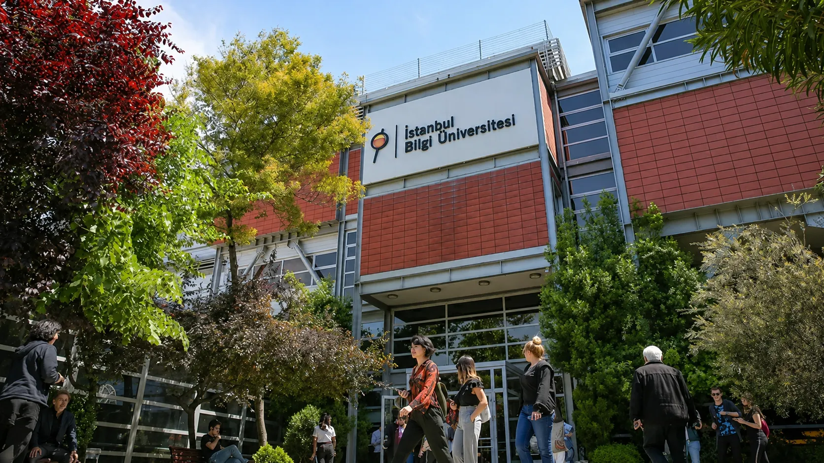 Başkan Erdoğan takdir yetkisini kullandı! İstanbul Bilgi Üniversitesi yeniden açıldı