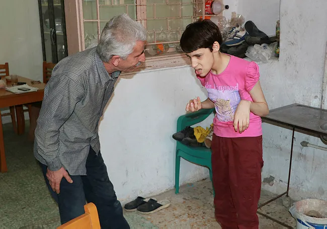 Hatay’da dehşete düşüren olay! Vicdansız anne engelli kızını ellerini iple bağlayıp götürmüş - 1