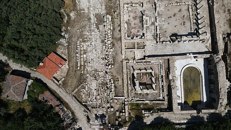 antik-kutuphanede-1600-yillik-mozaik-her-3-eserden-1i-turk-donemine-ait-1781159289490.jpeg Antik kütüphanede bulunan erken Bizans dönemine ait mozaikler, koruma çalışmalarının ardından ziyaretçilere açılacak. (Foto: AA)