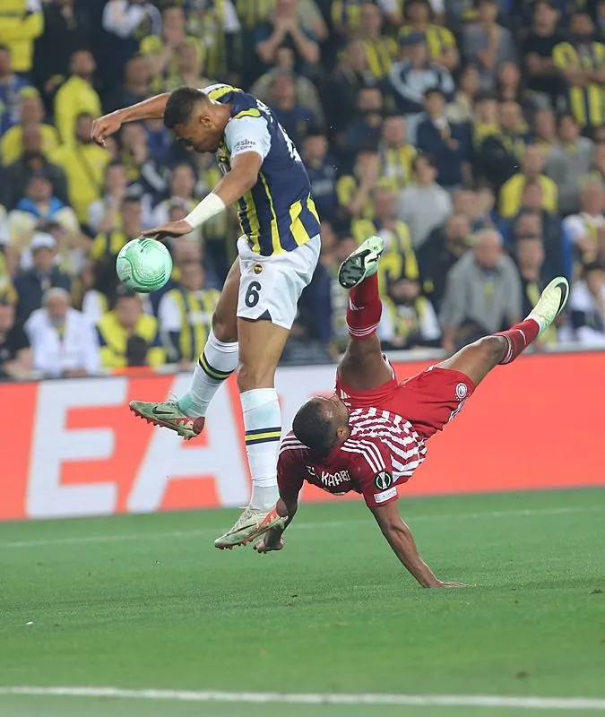 Fenerbahçe Olympiakos’a penaltılarda yenilerek Avrupa’ya veda etti!