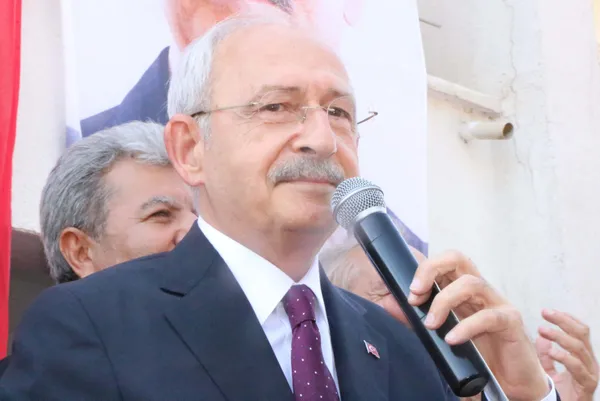 Kemal Kılıçdaroğlu Selahattin Demirtaş’ı arkasına alıp poz verdi: Biz barışacağız