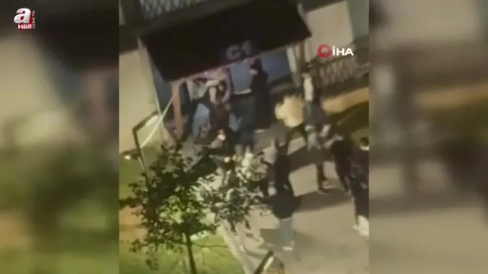 Esenyurt’ta gençler birbirine girdi