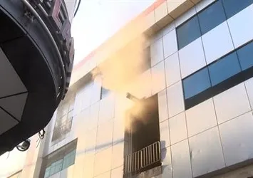 İstanbul'da ham madde deposunda korkutan yangın! Mahsur kalan işçiler son anda kurtarıldı