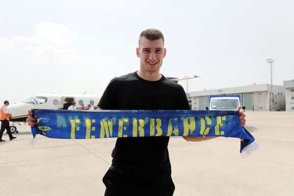 Dominik Livakovic Fenerbahçe için İstanbul’da! İşte ilk kare