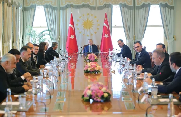 Son dakika: Başkan Recep Tayyip Erdoğan Beşiktaş Başkanı Ahmet Nur Çebi’yi kabul etti