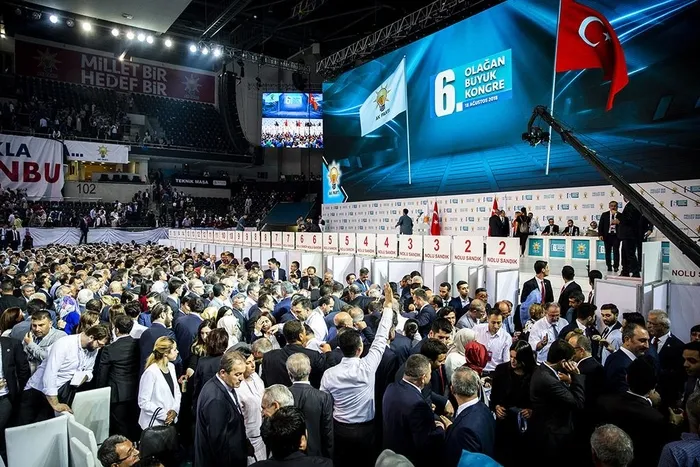 baskan-erdogandan-buyuk-kongre-mesaji-allahin-izniyle-yarim-kalan-hicbir-hikaye-olmayacak-1740137702135.jpeg AK Parti Kongresi (AA)