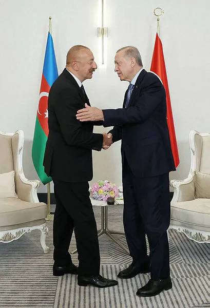 Son dakika: Başkan Erdoğan Özbekistan’da! Azerbaycan Cumhurbaşkanı Aliyev’le Semerkant’ta bir araya geldi