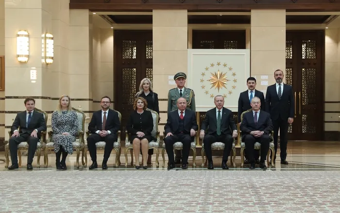 Arnavutluk Büyükelçisi Ribo, Başkan Erdoğan’a güven mektubu sundu! Erdoğan’dan Korona selamı