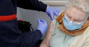 Koronavirüs aşısı ölümlere neden oluyor mu?