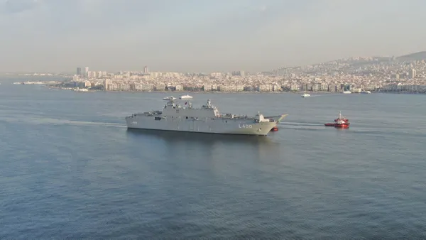 TCG Anadolu İzmir’e demir attı!