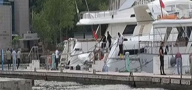 Boğaz’da arabalı vapur lüks tekneye çarptı