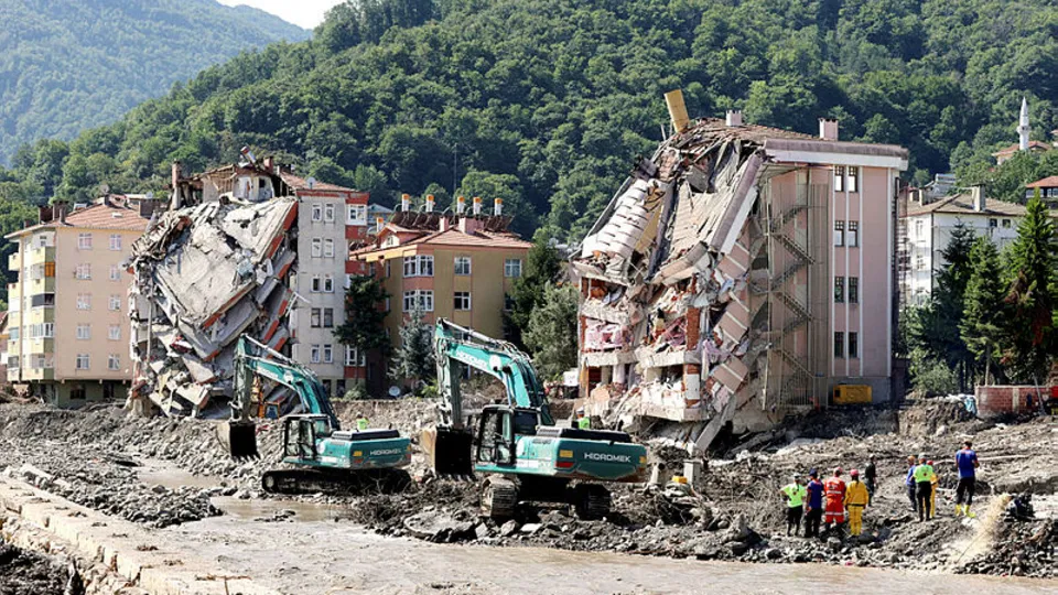 Selin yıktığı Bozkurt'ta yaralar sarılıyor! TOKİ konut inşasına başladı