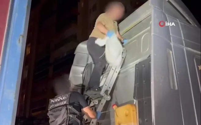 Diyarbakır’da 43 kilogram uyuşturucunun ele geçirildiği operasyonlarda 3 kişi tutuklandı