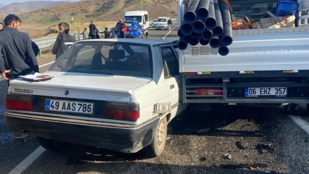 Solhan’da otomobil ile kamyonet çarpıştı: 1 ölü 3 yaralı