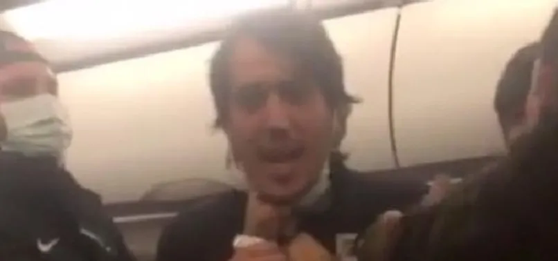 Izmir Adana Seferini Yapan Ucakta Maske Kavgasi 3 Yolcu Ile Futbolcular Birbirine Girdi