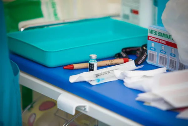 ABD’de 4 sağlık çalışanı Pfizer/BioNTech’in koronavirüs aşısı sonrası fenalaştı!