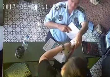 Zabıta amiri rüşvet alırken suçüstü yakalandı!