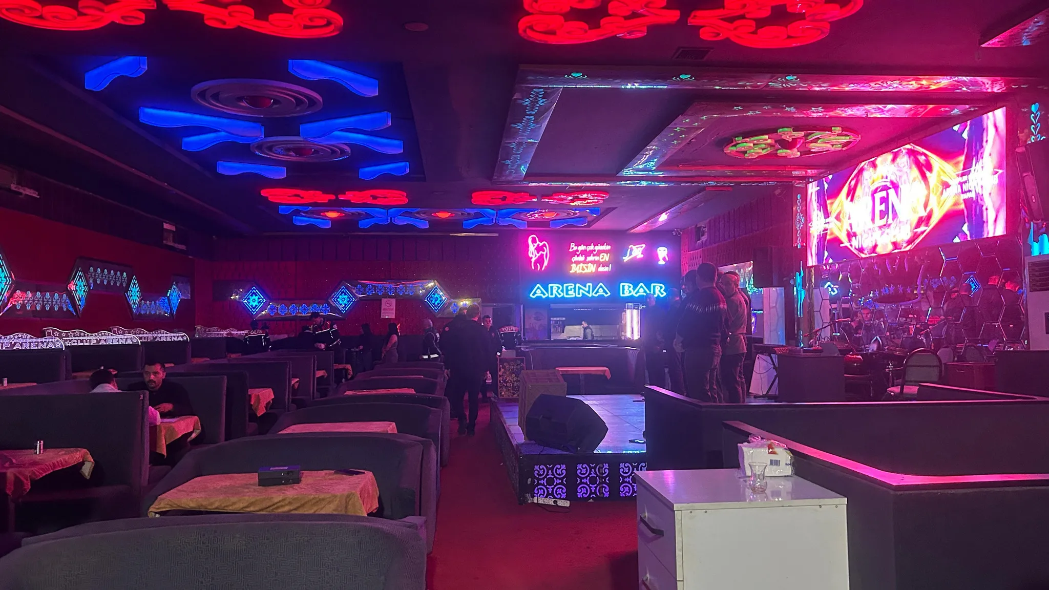 Polatlı’da eğlence mekânlarına eş zamanlı operasyon: 68 gözaltı