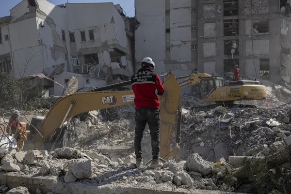 afad-acikladi-10-bin-tllik-hane-basi-destek-odemeleri-basladi-az-hasarli-binalara-devlet-destegi-var-mi-1676627514680.jpg AFAD açıkladı: 10 bin TL'lik 'Hane Başı Destek Ödemeleri başladı! Az hasarlı binalara devlet desteği var mı? - 5