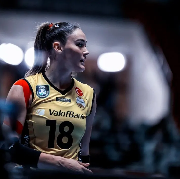 Voleybolcu Zehra Güneş’ten kötü haber! Sosyal medyadan duyurdu! Meriç Aral’dan destek geldi