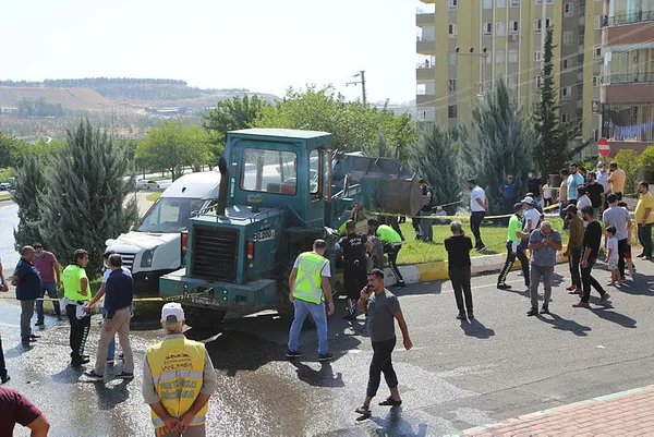 Şanlıurfa'da feci kaza! Öğrenci servisi ile iş makinesi çarpıştı - 2