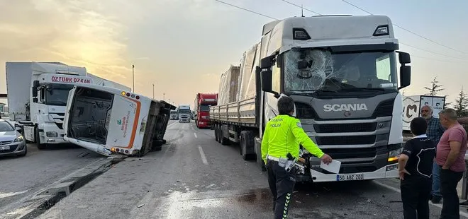 Belediye otobüsü ve 2 tırın karıştığı kazada 7 kişi yaralandı