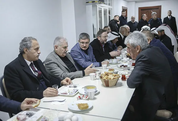 Binali Yıldırım, Pendik’te vatandaşlarla buluştu