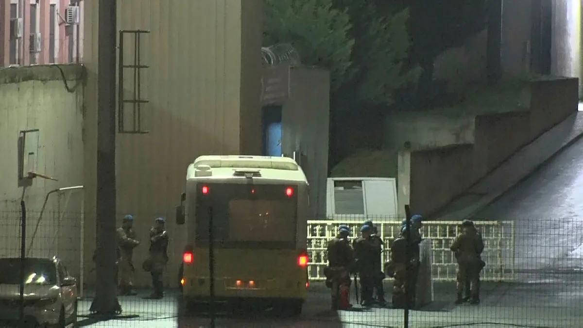 Metris Cezaevinde yangın paniği