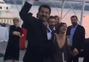 Sarp Akkaya ile Sinem Yalçınkaya evlendi