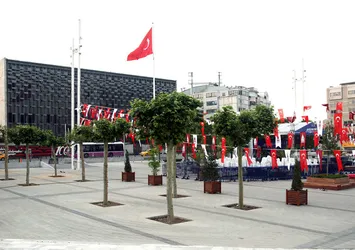 Taksim Meydanı ağaçlandırıldı