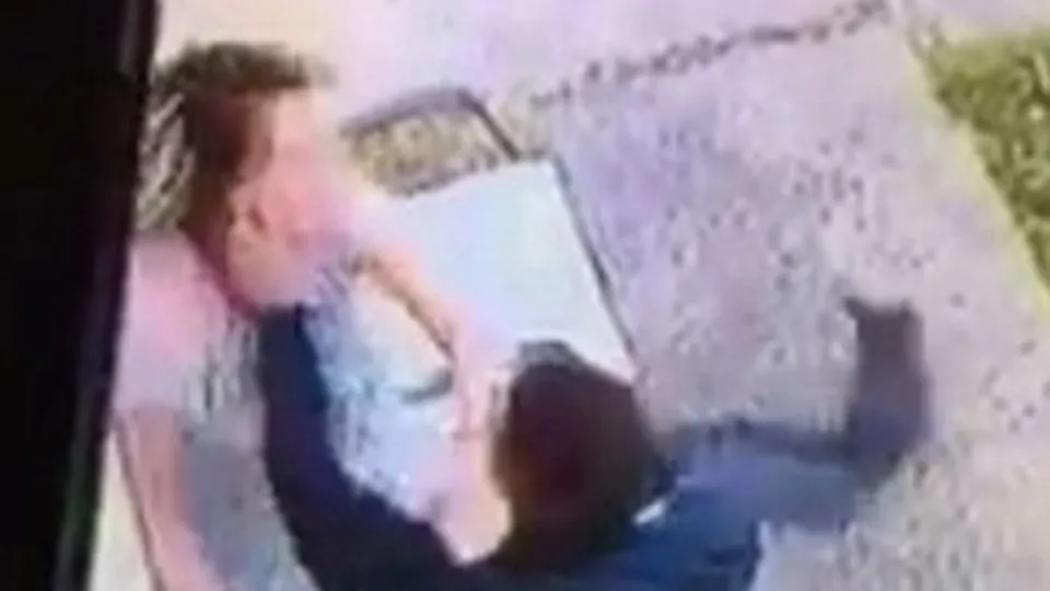 İngiltere'deki skandal anlar kamerada
