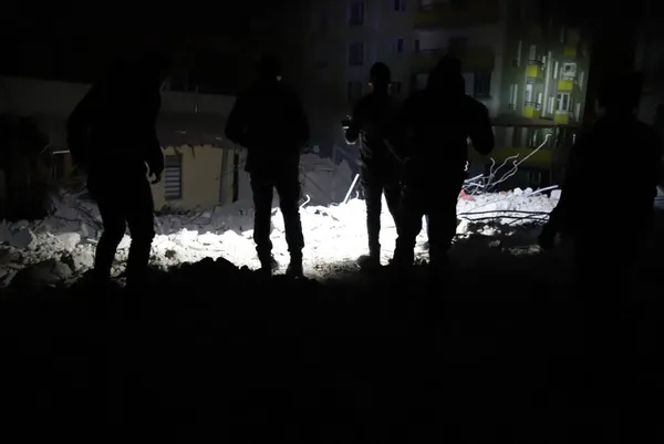 enkazdan-ciglik-geldi-ihbari-polisleri-harekete-gecirdi-1677726332519.jpg Enkazdan ''çığlık geldi'' ihbarı polisleri harekete geçirdi - 2