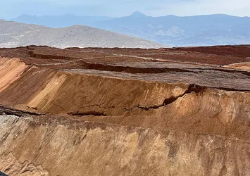 Erzincan'daki toprak kayması faciasında yeni detay! Saatler öncesinden madendeki çatlak fotoğraflarını çekmişler! Rapora delil olarak girdi...