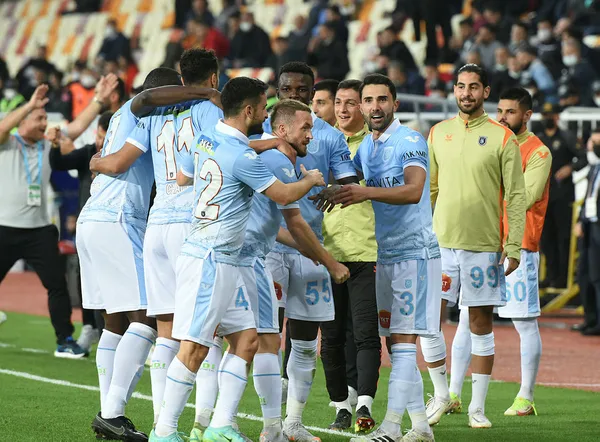 Başakşehir doludizgin! Yeni Malatyaspor 1-3 Başakşehir MAÇ SONUCU-ÖZET