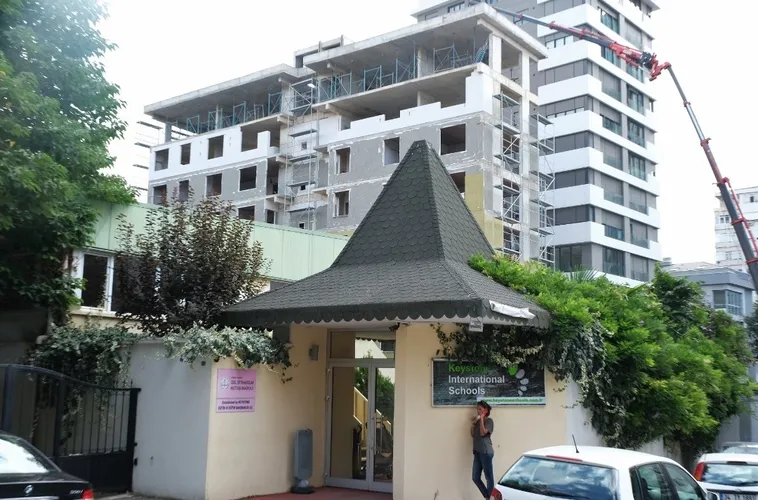 Kadıköy'de facianın eşiğinden dönüldü! İnşaat iskelesi anaokulu bahçesine düştü - 5