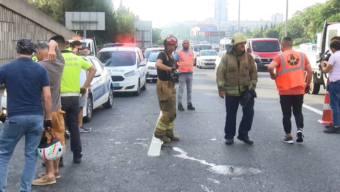 Sarıyer TEM'de zincirleme kaza: 2'si polis 3 yaralı - 4