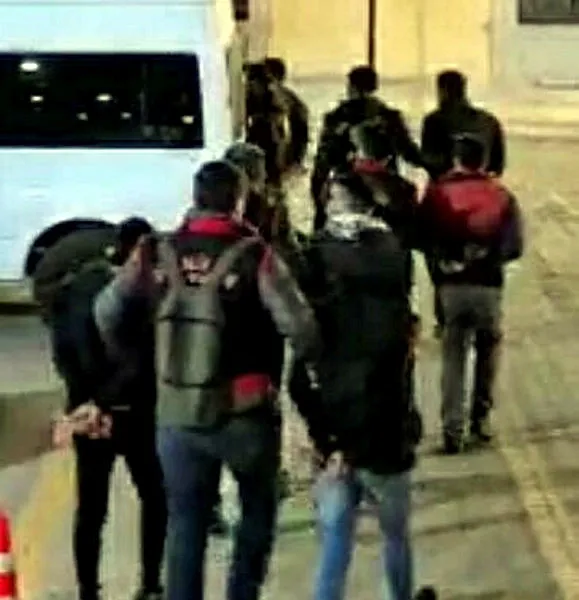 Muz yeme paylaşımı yapan 8 Suriyeliye gözaltı - 1