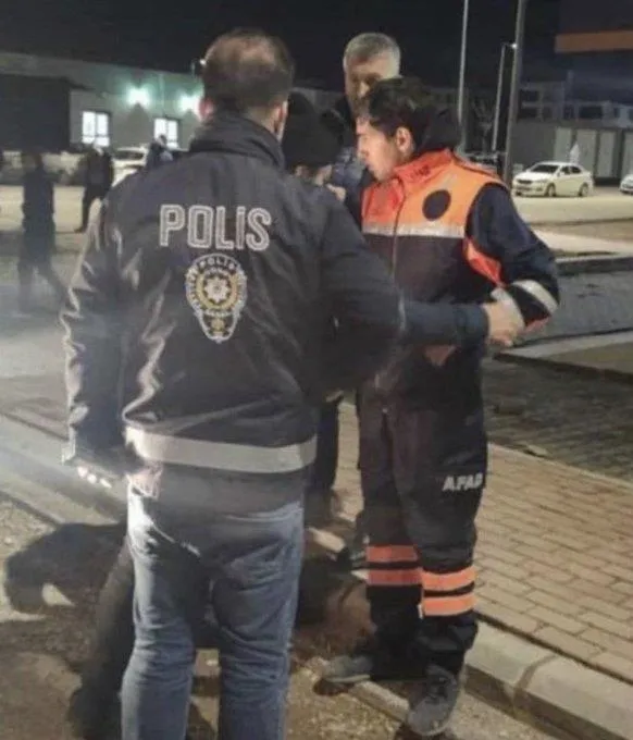 yardim-tirlarini-gasp-etmeye-kalkan-alcaklar-gozaltina-alindi-1676037209325.jpeg Yardım TIR’larını gasp etmeye kalkan alçaklar gözaltına alındı! - 4