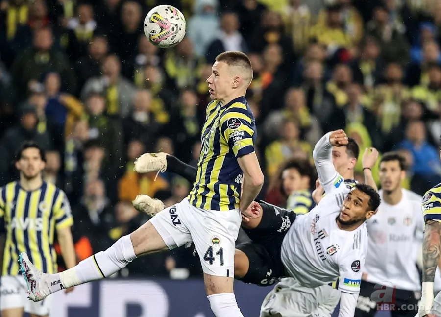 Fenerbahçeli taraftarlardan Ali Koç’a “istifa et” çağrısı! “Fener'i ne hale getirdin” 19