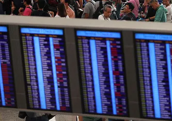 Hong Kong Uluslararası Havalimanı'nda uçuşlar tekrar durduruldu