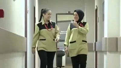 Arkadaşı için işaret dili öğrendi