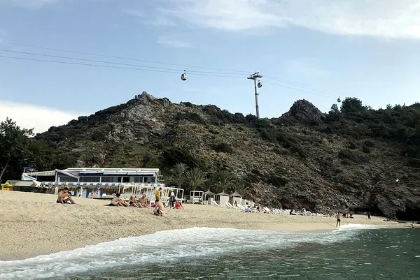 deniz-suyu-sicakligi-19-derece-olculdu-kisitlamadan-muaf-turistler-plajlari-doldurdu-1610289094896.jpg Deniz suyu sıcaklığı 19 derece ölçüldü! Kısıtlamadan muaf turistler plajları doldurdu - 2